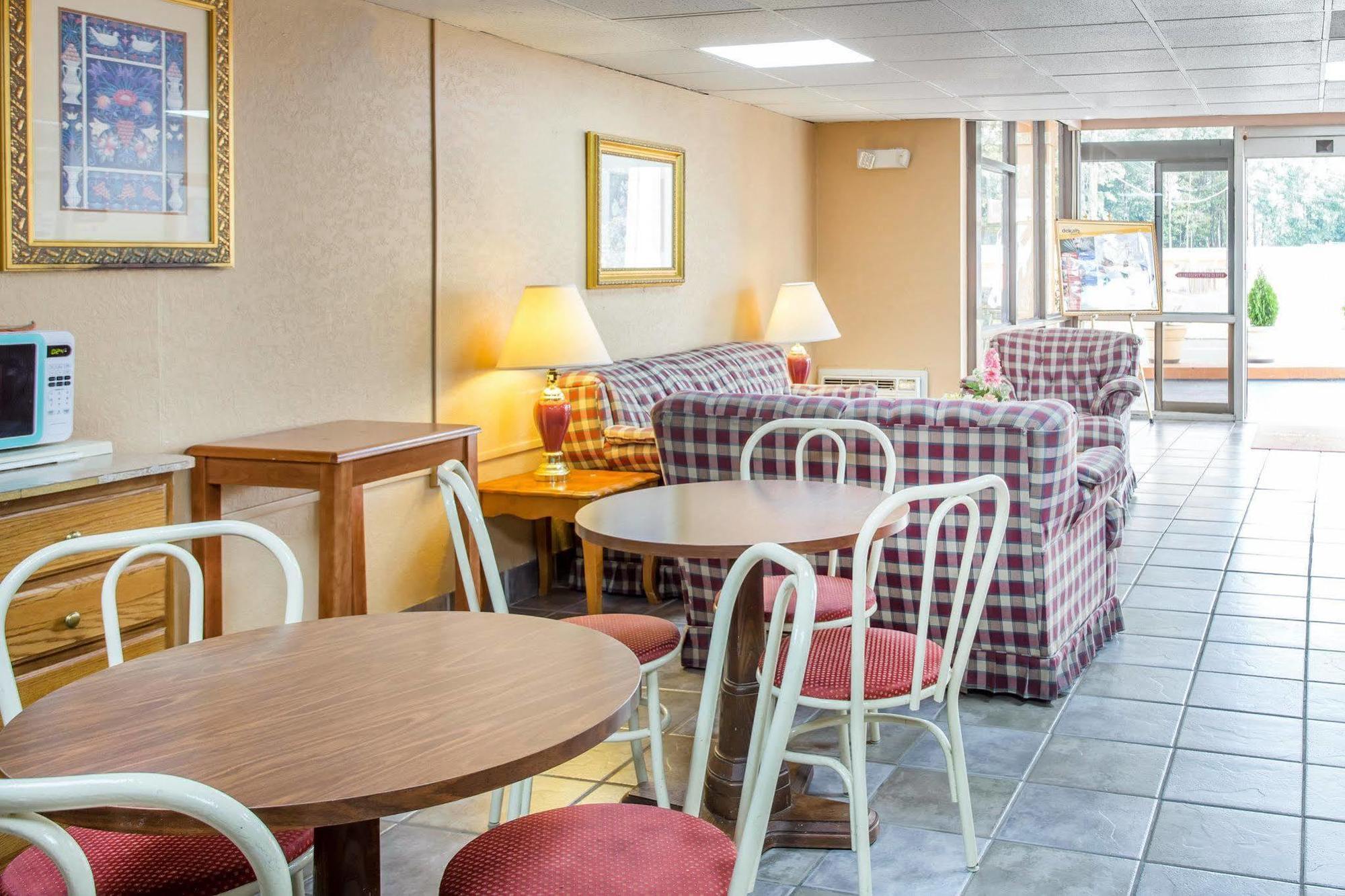 Rodeway Inn Stone Mountain Tucker Eksteriør billede